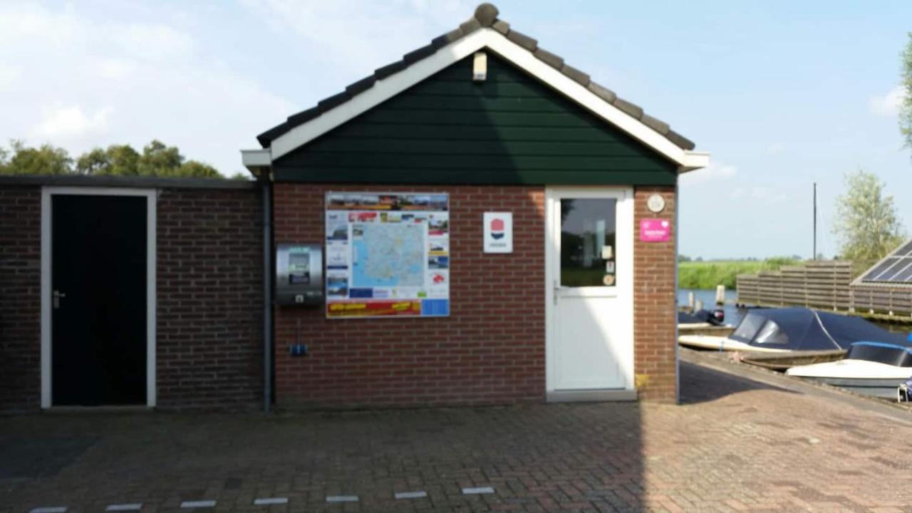 Jutrijp Boat Ella - Kamperen Op Het Water -Niet Om Mee Te Varen -Read Host Profile-Lees Hostprofiel מראה חיצוני תמונה
