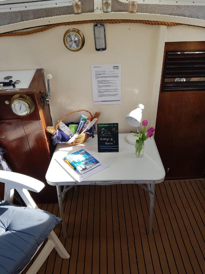 Jutrijp Boat Ella - Kamperen Op Het Water -Niet Om Mee Te Varen -Read Host Profile-Lees Hostprofiel מראה חיצוני תמונה